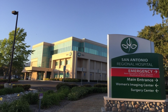 圣安东尼奥医院是集团医院，已有108年历史，每年接待超过20万病人，是加州著名的大型综合医院。该院共有400张病床，并以其先进的新生婴儿重症监护室（NICU）以及它的心脏护理科而闻名。该医院被指定为官方的心脏发作急救救治中心。该医院还因为其优秀的妇科保健及母乳喂养支持被健康等级机构授予五星级的妇幼保健医院称号。2010年，圣安东尼奥医院获得了Thomson Reuters评选的全美Top100医院奖，在美国独立领先的医疗评级机构Health Grades最新发布的一项研究中，圣安东尼奥的急诊医疗跻身全美急诊医疗的top 5%。